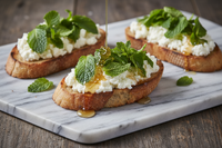 Bruschetta met ricotta en munt